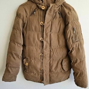 PARKA ACOLCHADA CAFÉ BOTONES MADERA CON GORRO