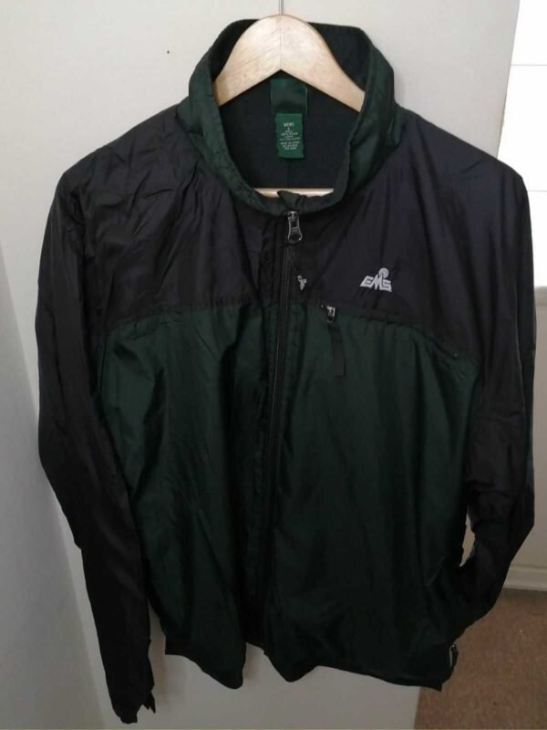CHAQUETA CORTAVIENTO DE HOMBRE