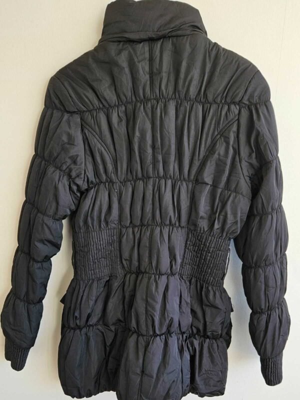 PARKA ACOLCHADA MUJER ENTALLADA CON BOLSILLOS Y BOTONES - Imagen 3