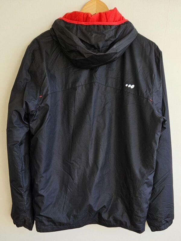 CHAQUETA CORTAVIENTO HOMBRE WEDZE NEGRO CON GORRO - Imagen 2